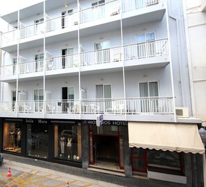 Fachada de la propiedad