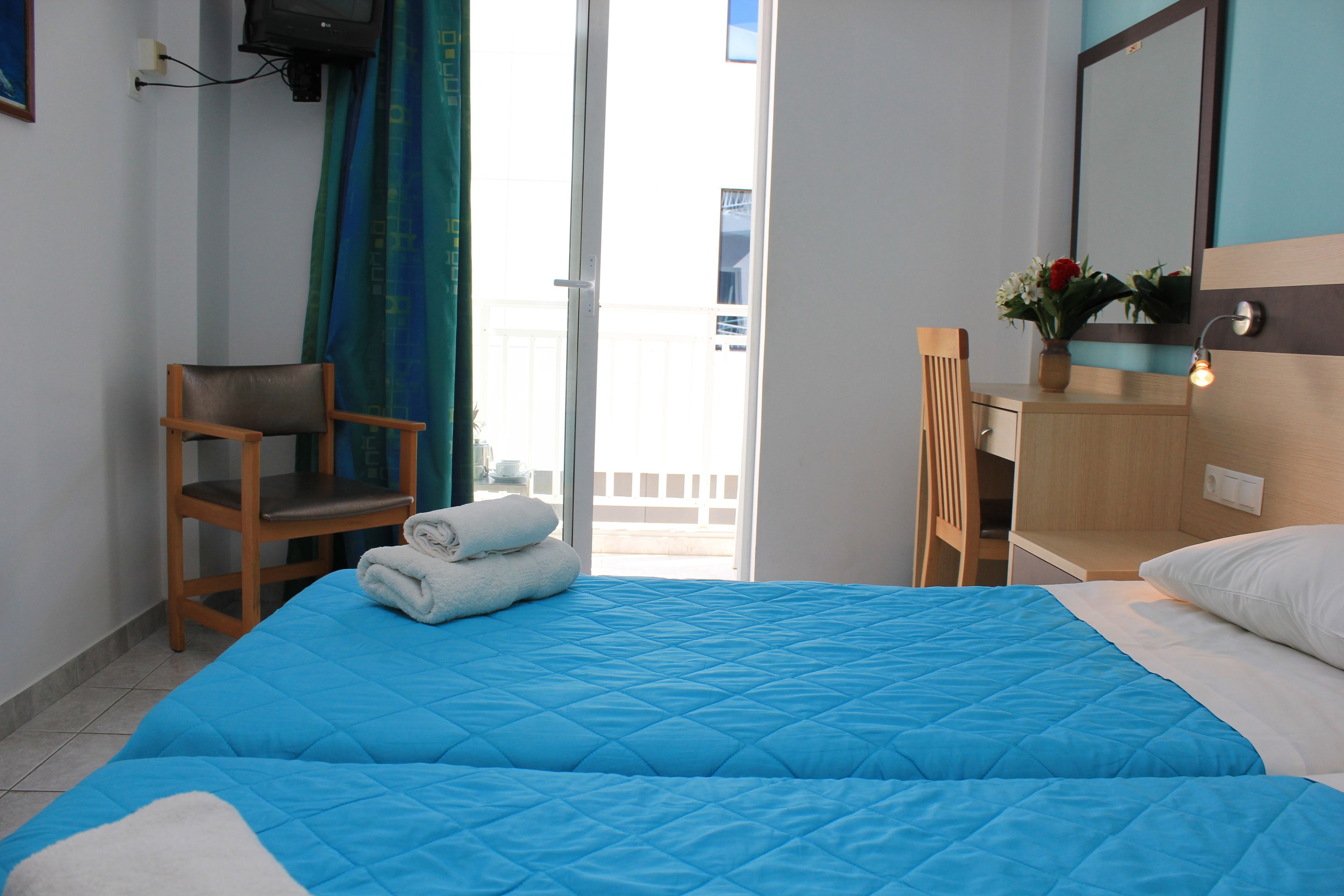 single room | iron/ironing board, cots/infant beds, free wifi