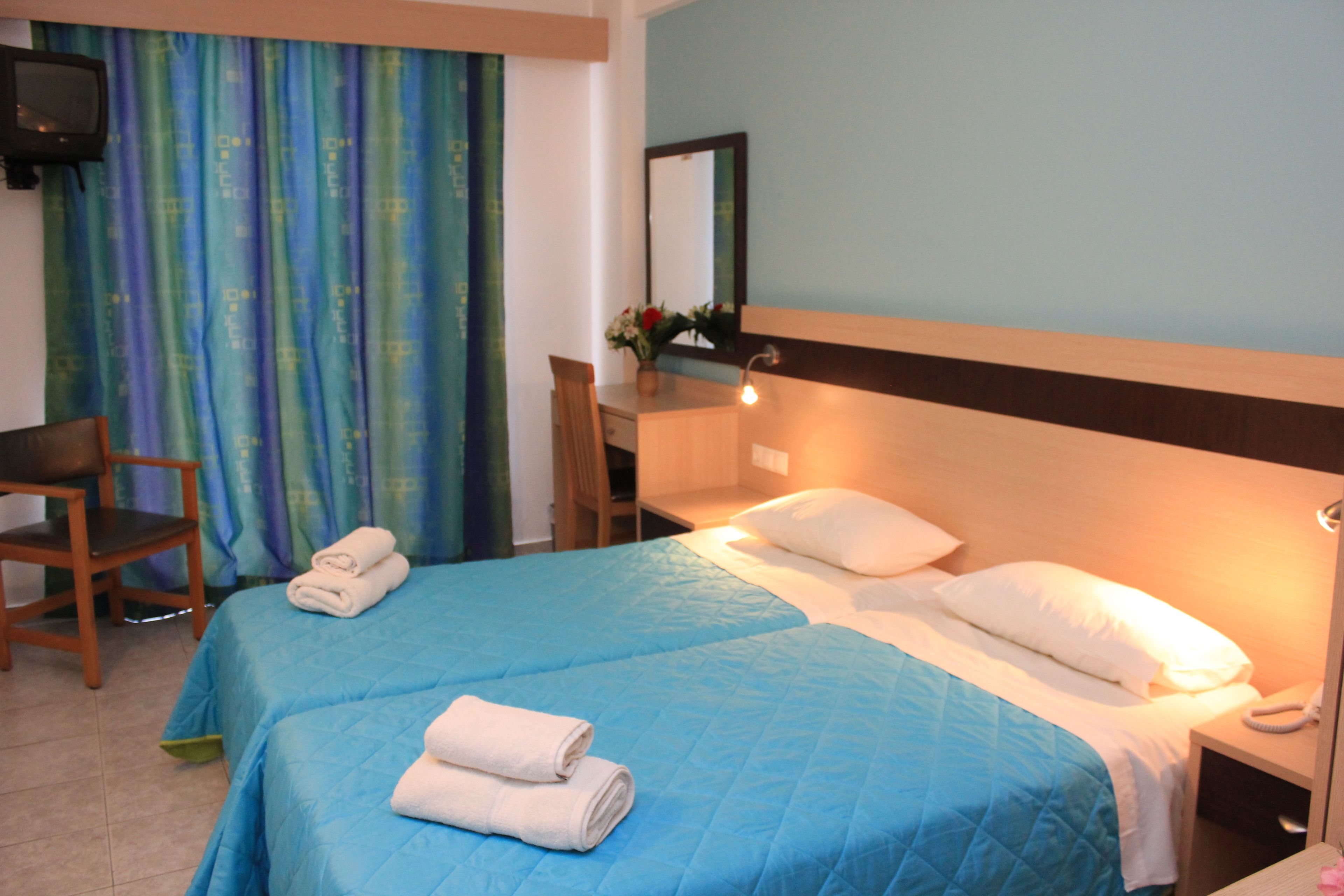 single room | iron/ironing board, cots/infant beds, free wifi