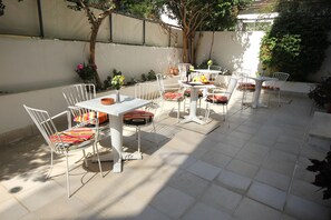 Terrace/patio - Moschos Hotel (Rhodes)