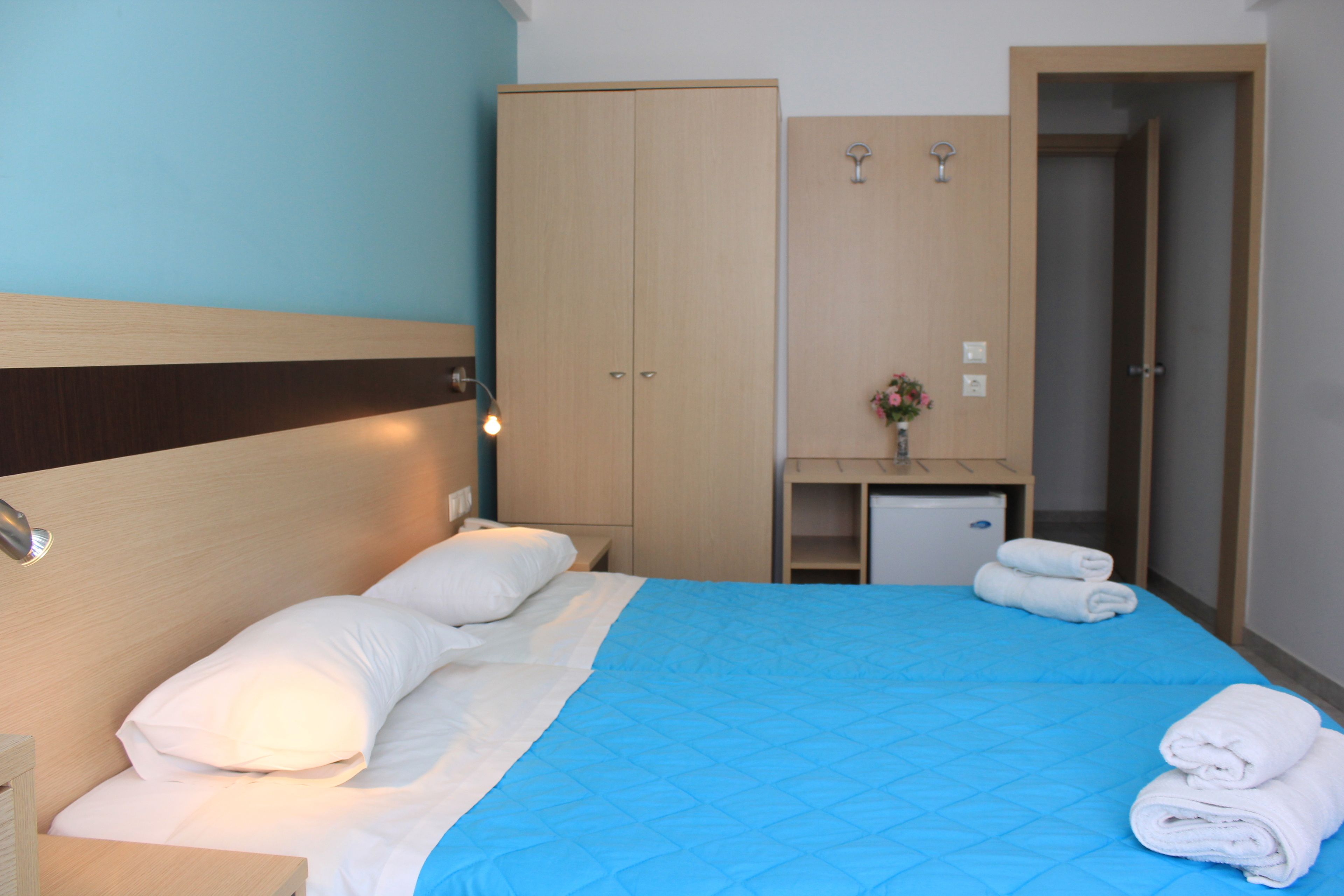 double or twin room | iron/ironing board, cots/infant beds, free wifi