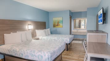 Habitación doble estándar, para fumadores | Escritorio y espacio para trabajar con laptop