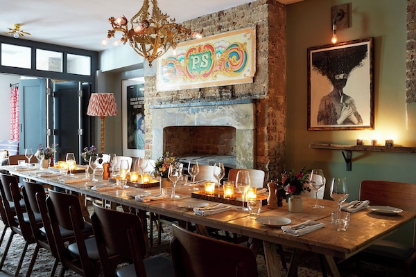 Breakfast, lunch, dinner served; British cuisine