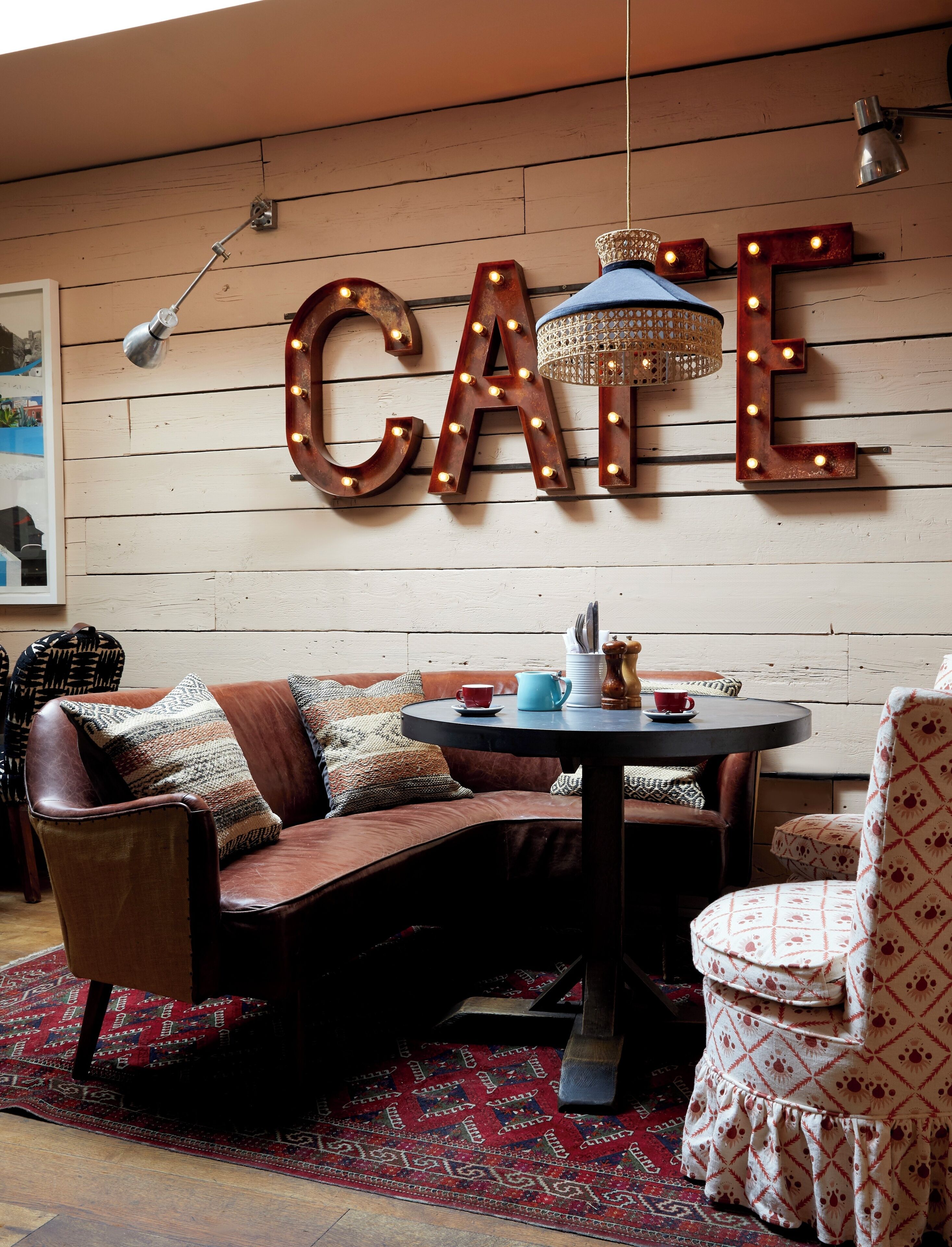 breakfast, lunch, dinner served; british cuisine