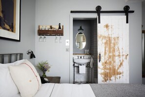 Comfort Double Room | Bathroom | Eco-friendly toiletries, hair dryer, bathrobes, slippers - Artist Residence London (London)