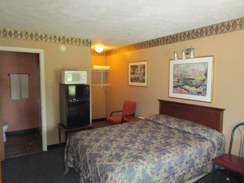 Desk, iron/ironing board, free WiFi