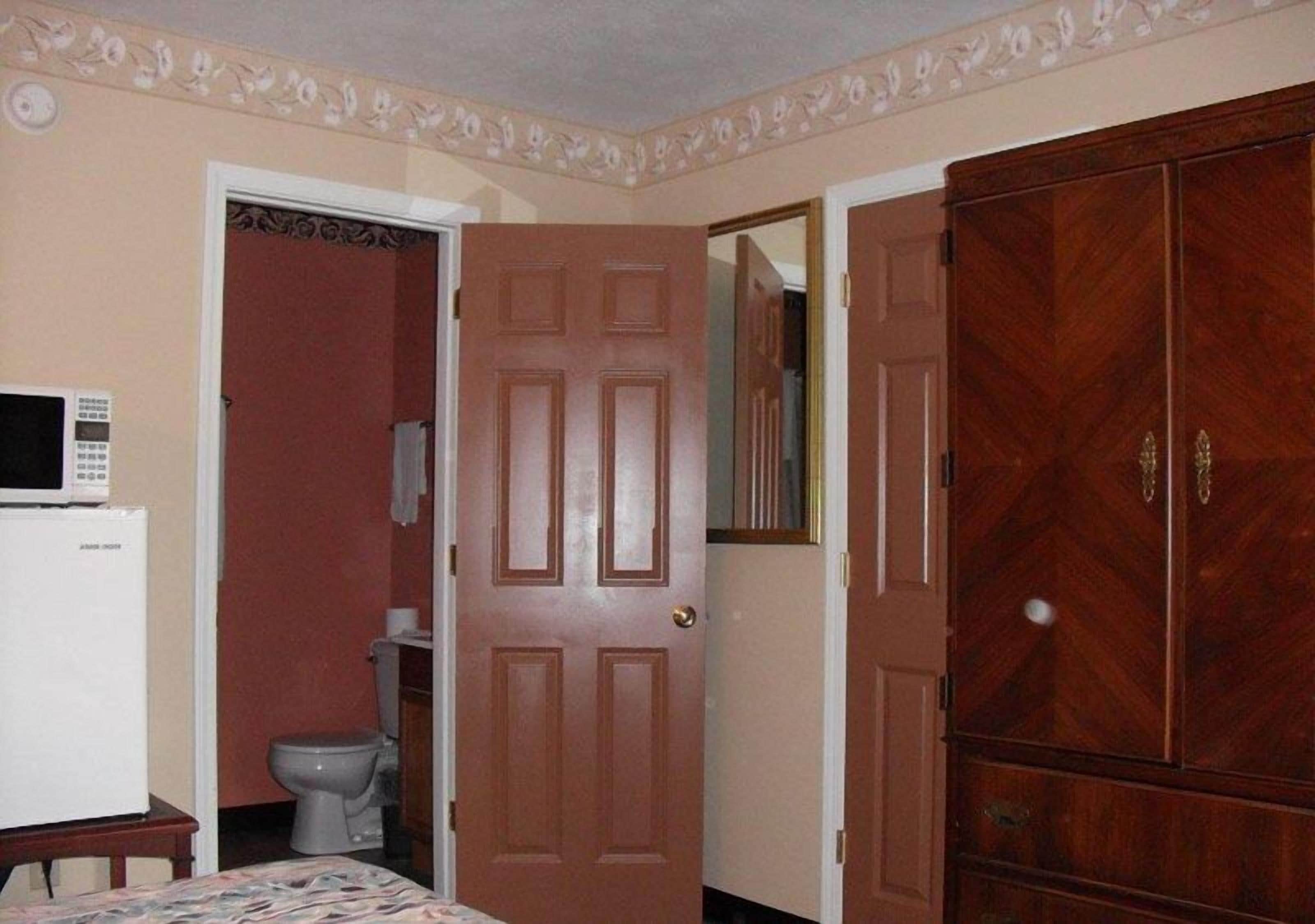 Desk, iron/ironing board, free WiFi