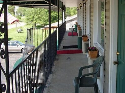 K-River Motel & Campground