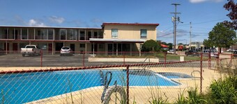 Norton Shores Inn