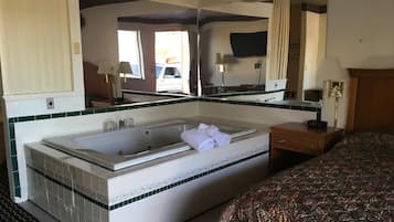 Combined shower/bathtub, hair dryer, towels