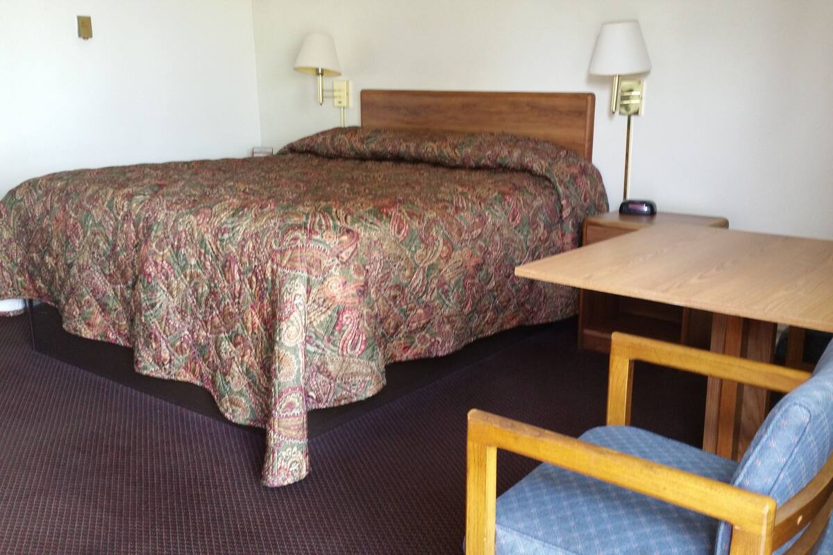 WiFi (free), bed sheets