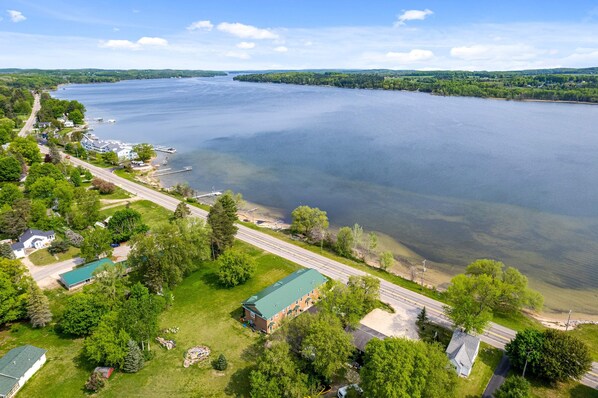1 dormitorio, colchones viscoelásticos, escritorio