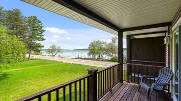 Family House, 4 Bedrooms | Memory-foam beds, desk, laptop workspace, iron/ironing board