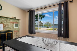 Exclusief huis, 2 slaapkamers | Bedden met traagschuimmatrassen, een bureau, een laptopwerkplek