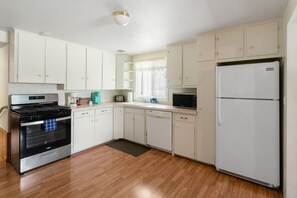Room - South Arm Retreats (East Jordan)