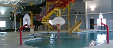 Una piscina cubierta