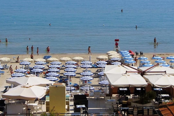 Private beach nearby, white sand, sun loungers, beach umbrellas