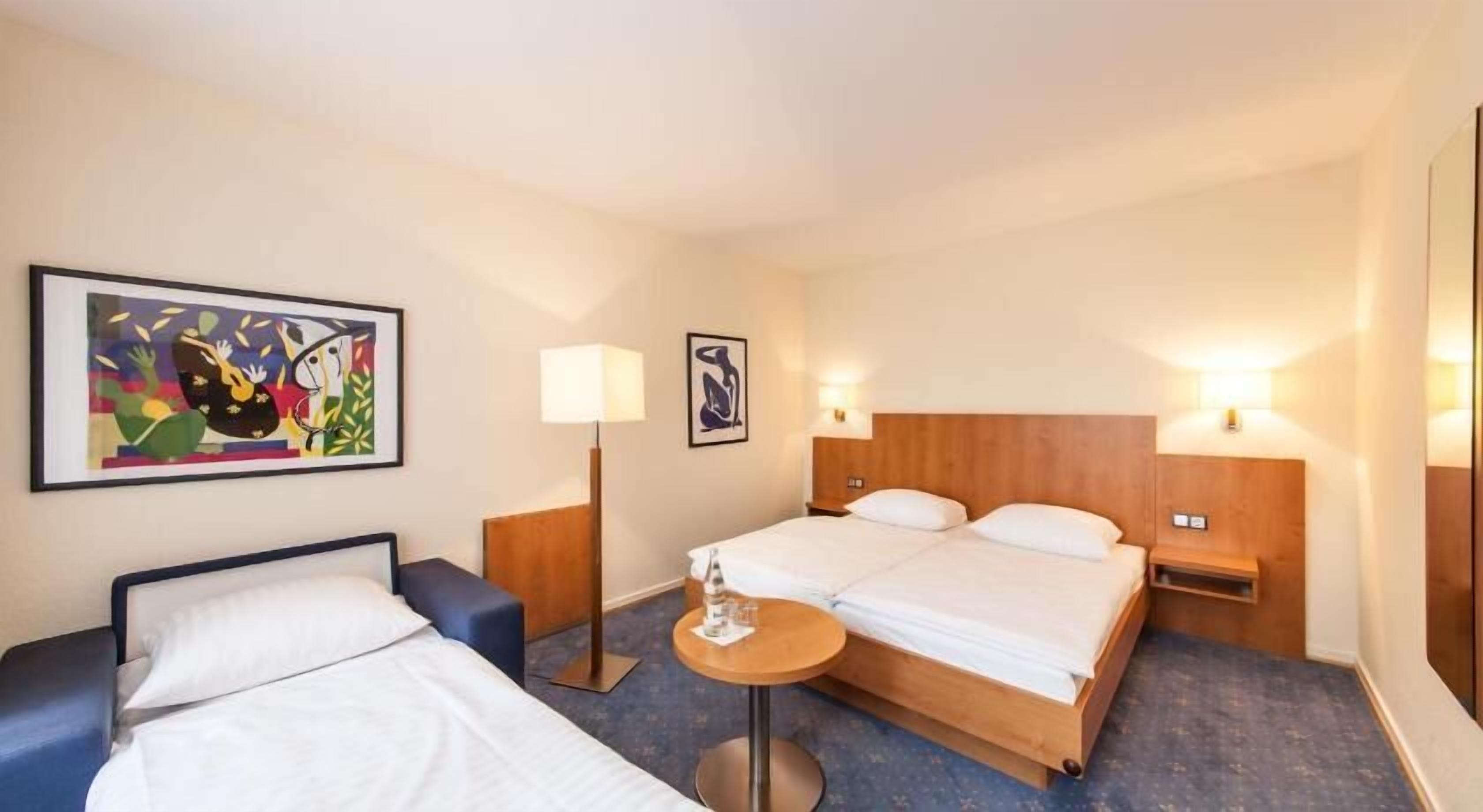 Hypo-allergenic bedding, in-room safe, desk, soundproofing