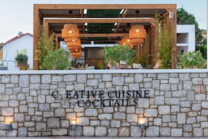 Se sirven desayunos, almuerzos y cenas; cocina internacional