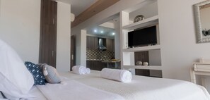 Suíte estúdio família, sacada | Cortinas blackout, quartos à prova de som, berços grátis