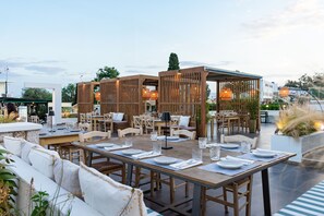 Frokost, lunsj og middag serveres, internasjonale retter 