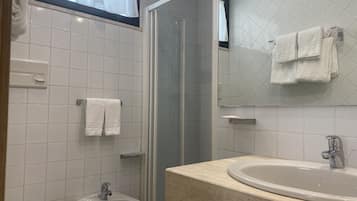 Classic-Doppel- oder -Zweibettzimmer | Badezimmer