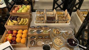 Desayuno buffet diario (EUR 10 por persona)