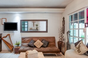 Lobby sitting area - Boca Inn Hotel & Suites (Boca del Río)