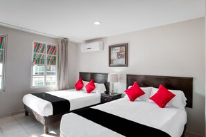 Chambre Standard, 2 lits doubles | Couette en duvet, minibar, coffre-fort, fer et planche Ă repasser