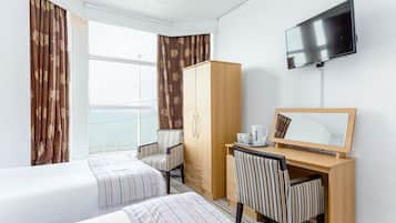 Twin Room, Sea View | Desk, travel crib, bed sheets