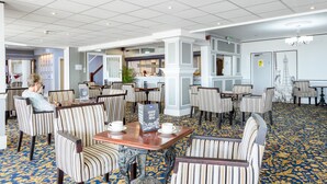 Lobby sitting area - Hotel Santa Maria (Blackpool)
