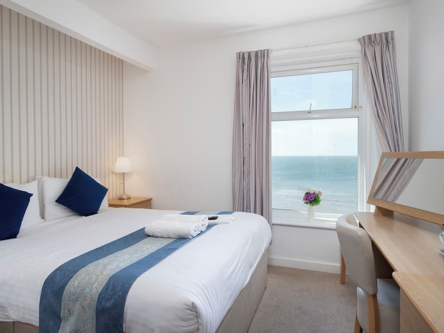 Double Room, Sea View | Desk, bed sheets