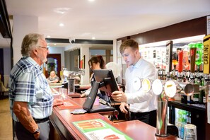 Bar (in der Unterkunft)