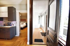 Suite Deluxe, 1 grand lit, patio | Coin séjour