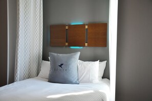 Standard Studio Suite, 1 Queen Bed, Patio | 1 bedroom, iron/ironing board, free WiFi - Château Queen by Bower Boutique Hotels (Moncton)