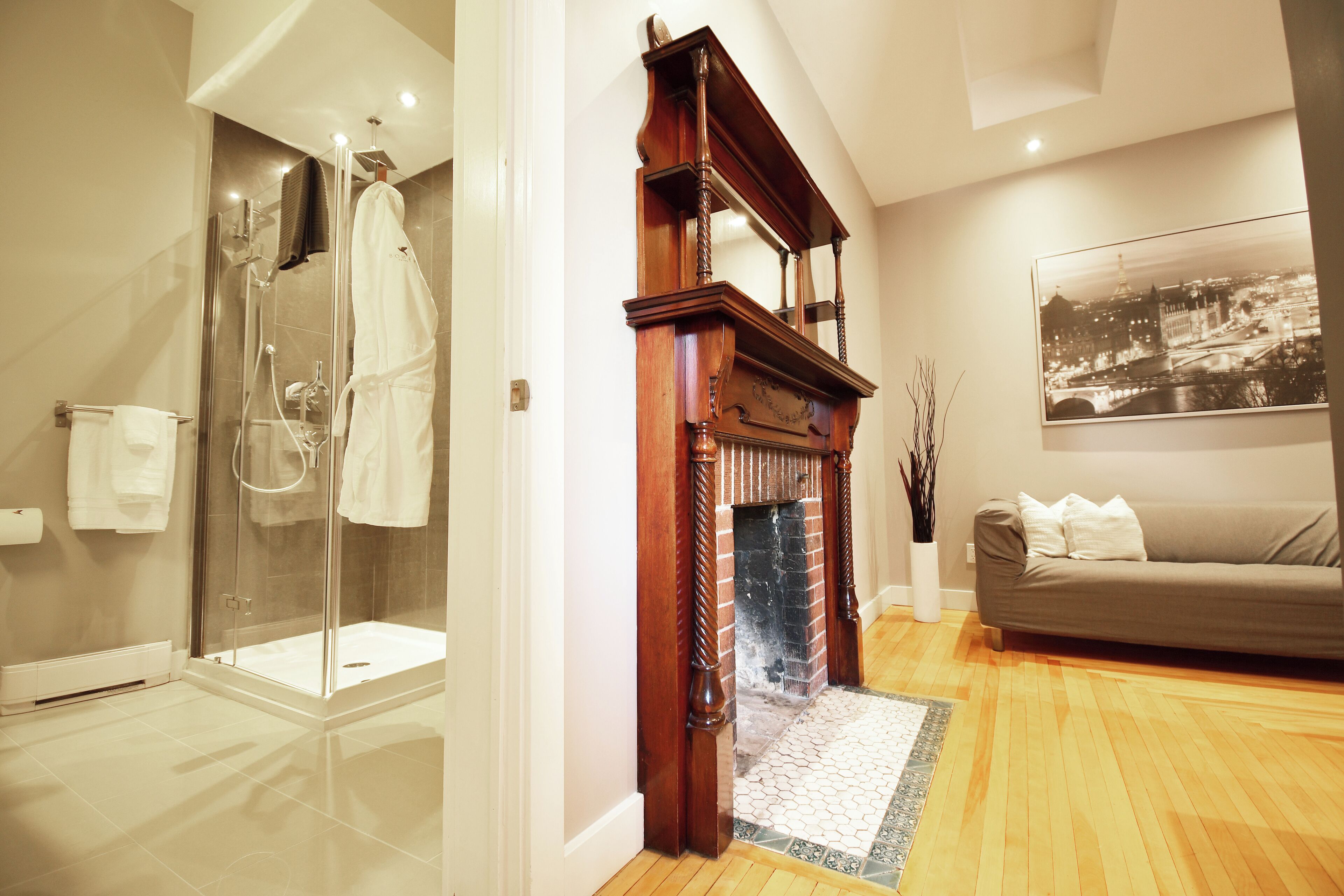 Deluxe Suite, 1 Queen Bed, Patio | Living area