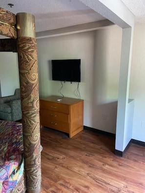 Honeymoon Room, 1 King Bed | Desk, free WiFi, bed sheets - Stockbridge Inn (Stockbridge)