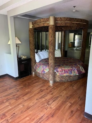 Honeymoon Room, 1 King Bed | Desk, free WiFi, bed sheets - Stockbridge Inn (Stockbridge)
