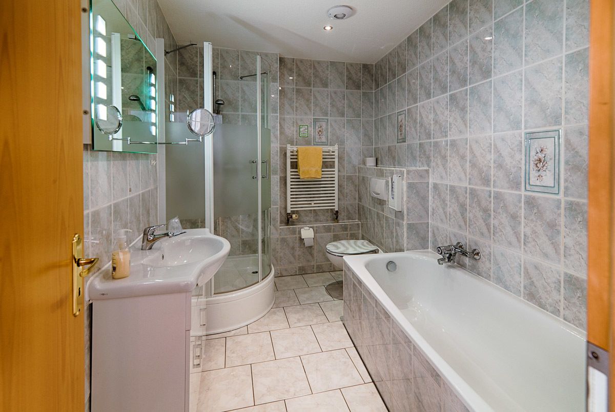 apartment | bathroom | shower, free toiletries, towels