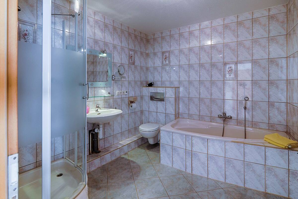 apartment | bathroom | shower, free toiletries, towels