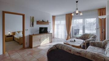 ์ํํธ | ๊ฑฐ์ค ๊ณต๊ฐ | ํ๋ฉด TV