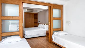 Family Room, Mountain View | In-room safe, iron/ironing board, free cribs/infant beds, free WiFi