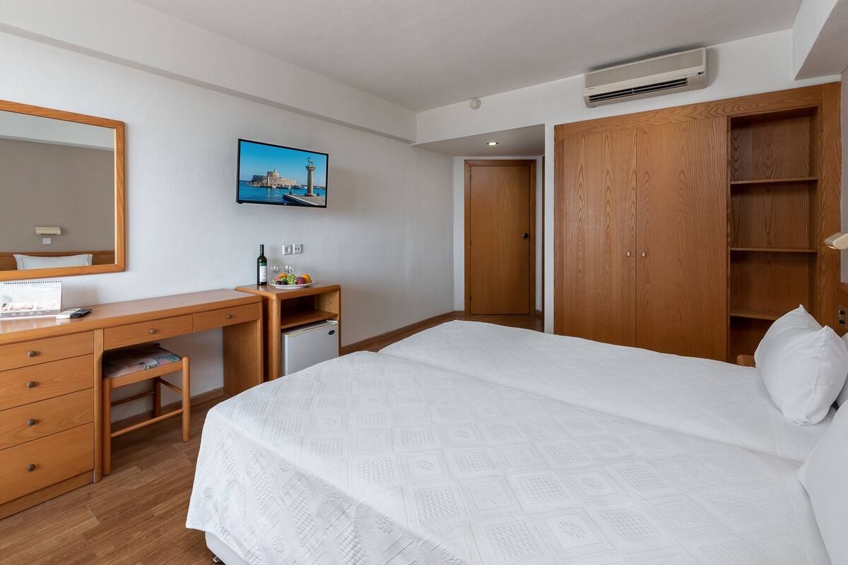 Standard Room, Mountain View | In-room safe, iron/ironing board (on request), cribs (free), WiFi (free)