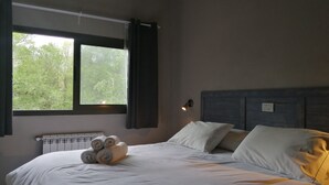 Standard Room, Pool View | Premium bedding, minibar, in-room safe, desk