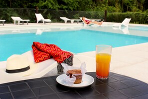 Habitación estándar, vistas a la piscina | Piscina al aire libre | Una piscina al aire libre