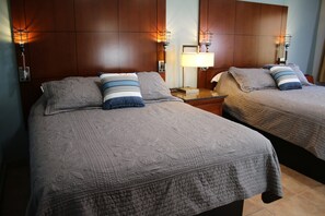 办公桌、遮光窗帘、熨斗/熨衣板、免费 WiFi