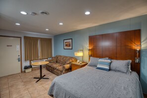 办公桌、遮光窗帘、熨斗/熨衣板、免费 WiFi