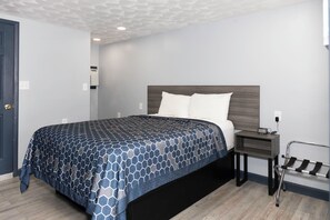 Habitación, 1 cama de matrimonio | Escritorio, camas supletorias, wifi gratis y ropa de cama