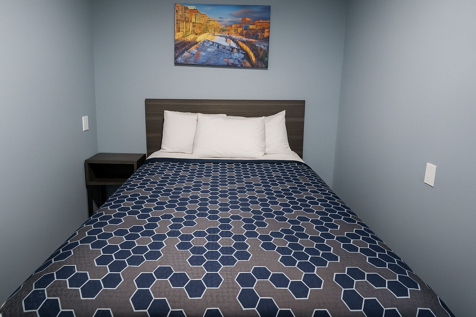 客房, 1 張加大雙人床 | 書桌、摺床/加床 (收費)、免費 Wi-Fi、床單