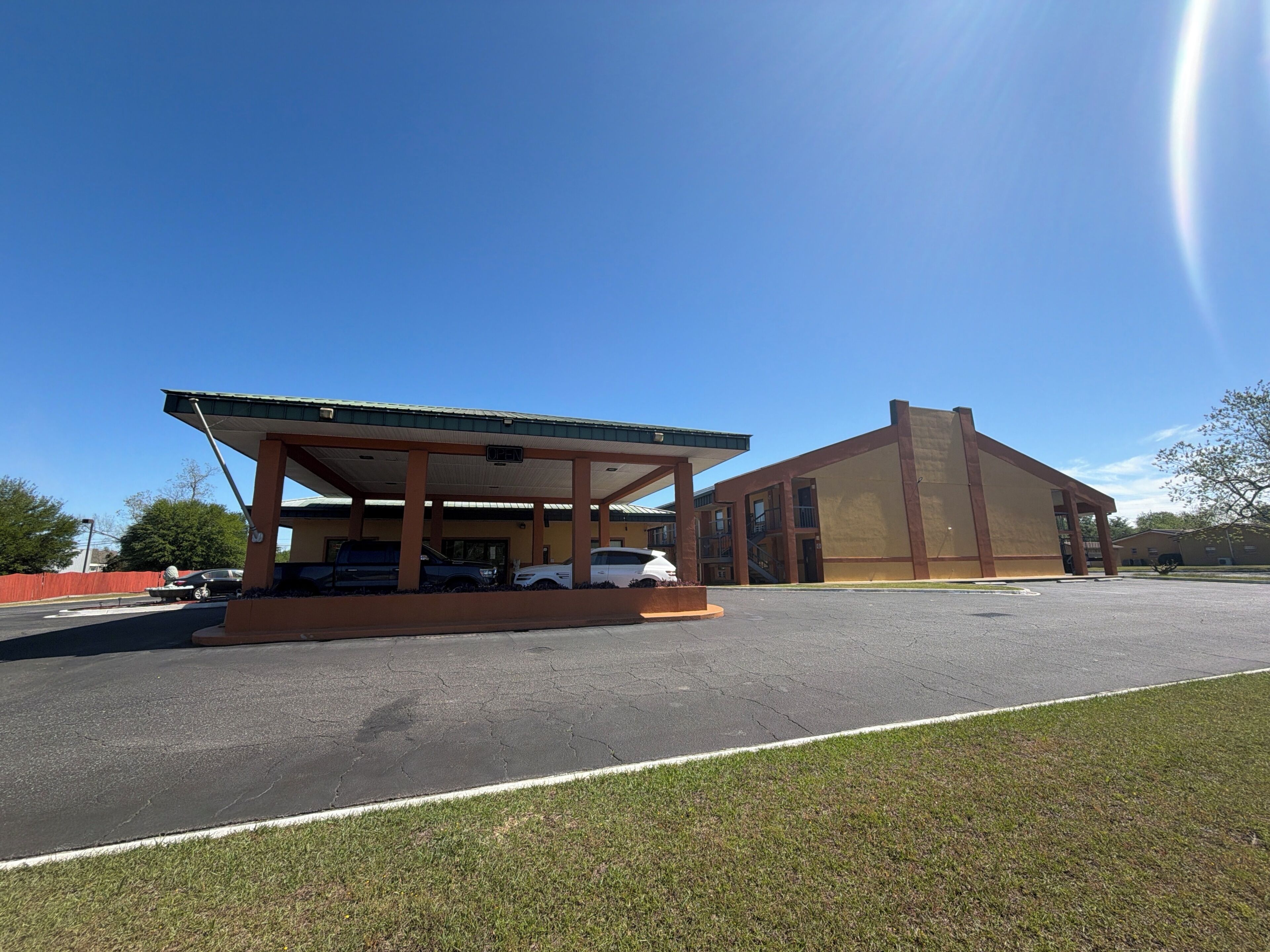 Mặt tiền nơi lưu trú